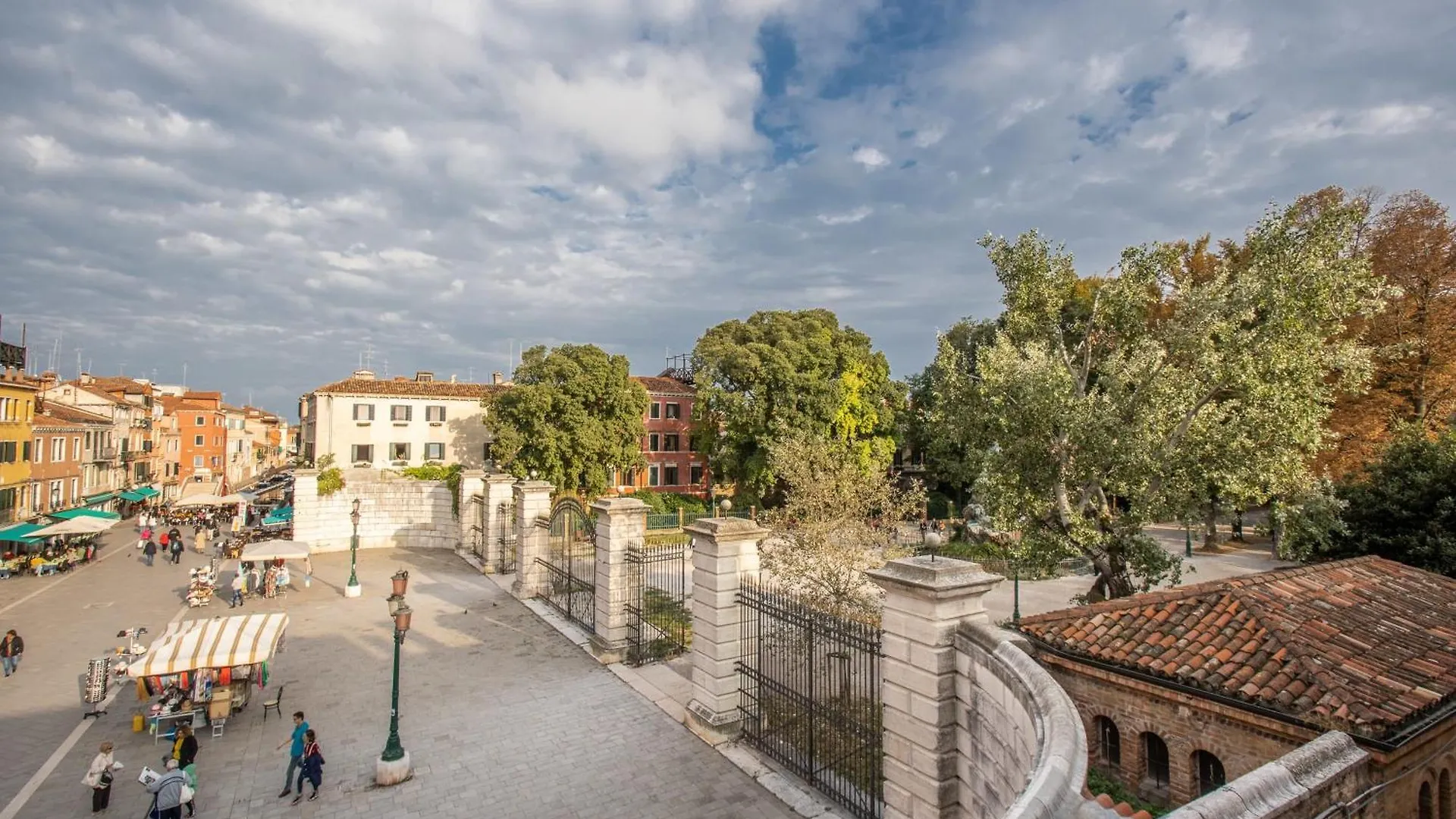 Stunning Venetian Apartment By Biennale Gardens