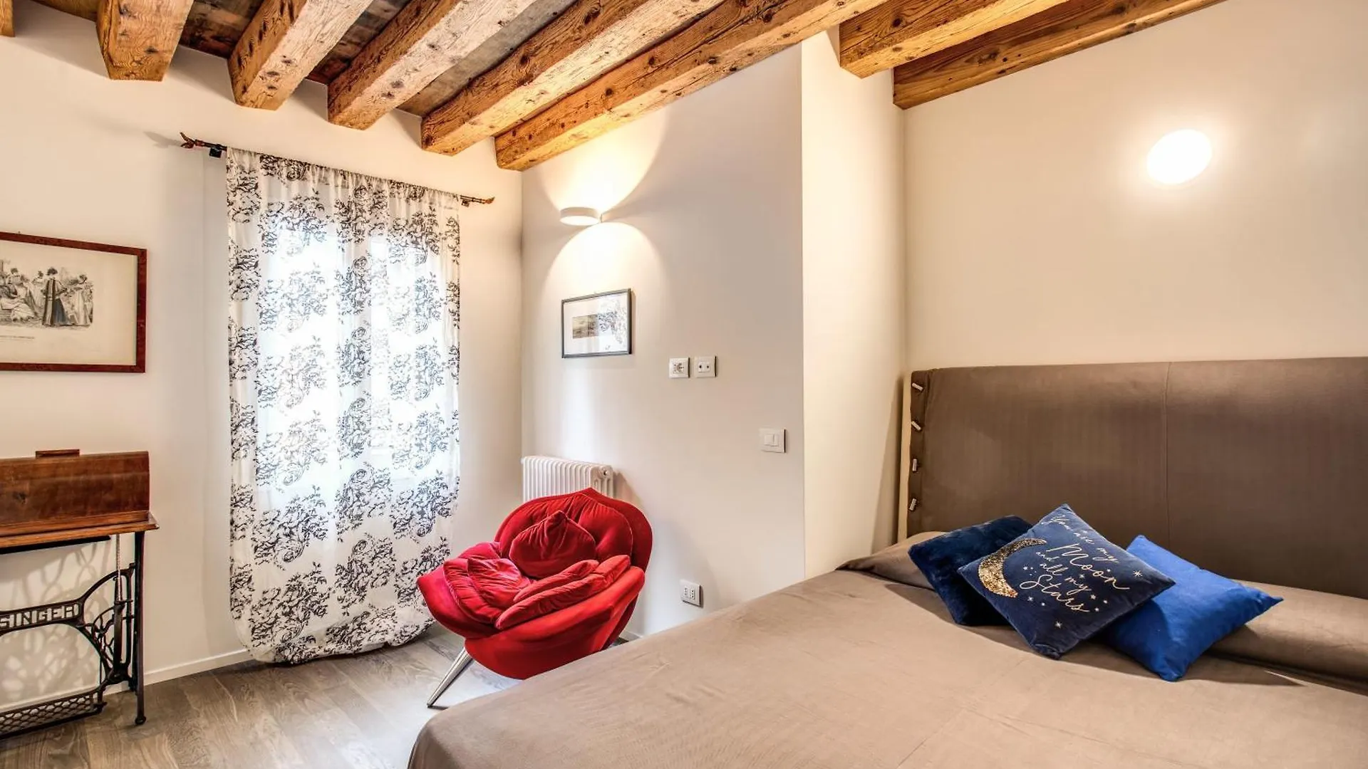 Stunning Venetian Apartment By Biennale Gardens 0*, Velence