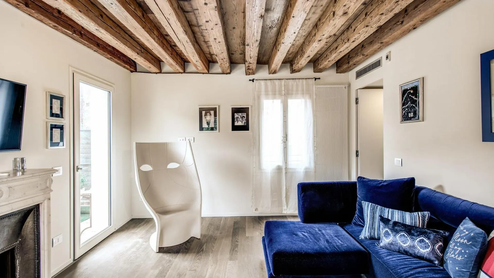 Stunning Venetian Apartment By Biennale Gardens  Velence