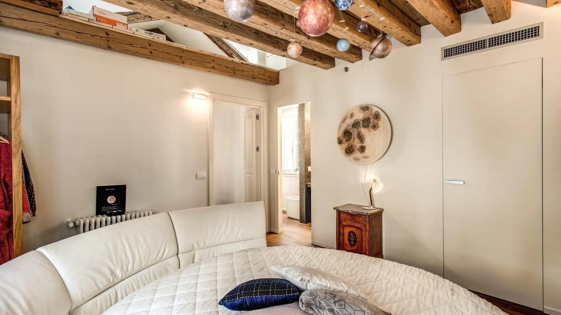 Stunning Venetian Apartment By Biennale Gardens