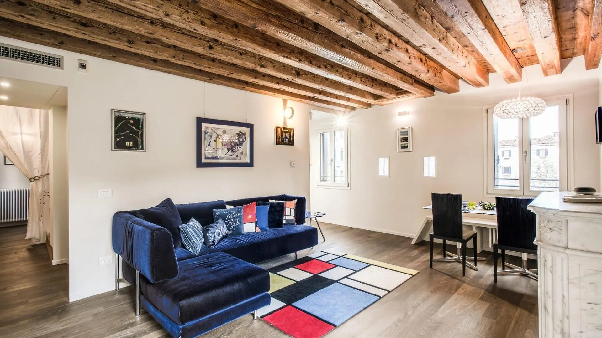 Stunning Venetian Apartment By Biennale Gardens Velence