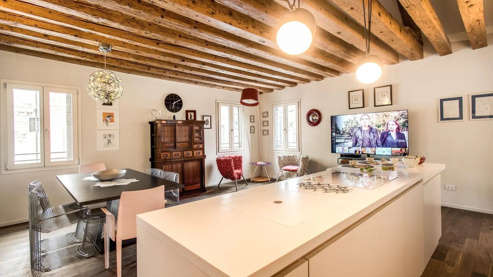 Stunning Venetian Apartment By Biennale Gardens