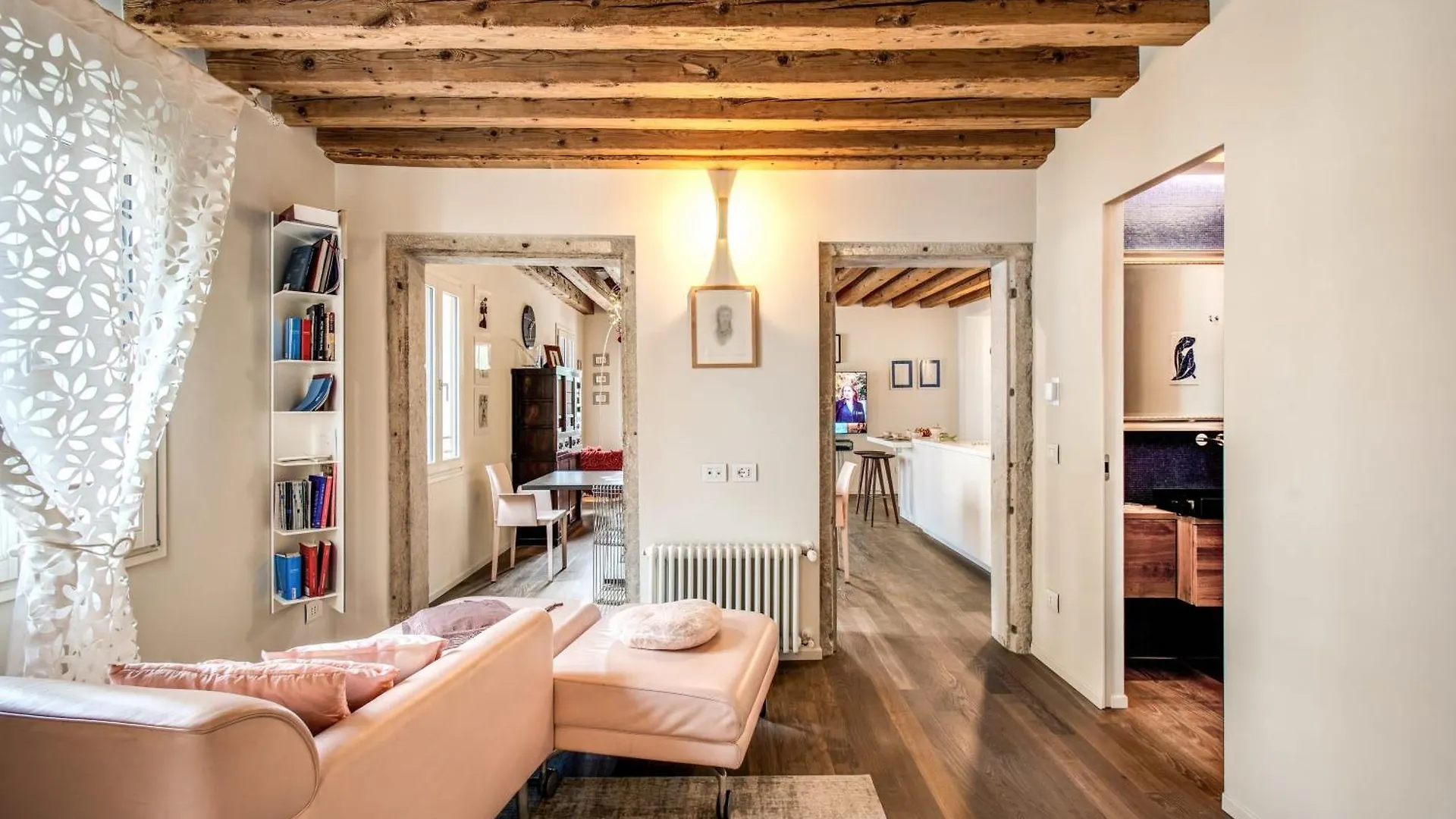 Stunning Venetian Apartment By Biennale Gardens  Velence