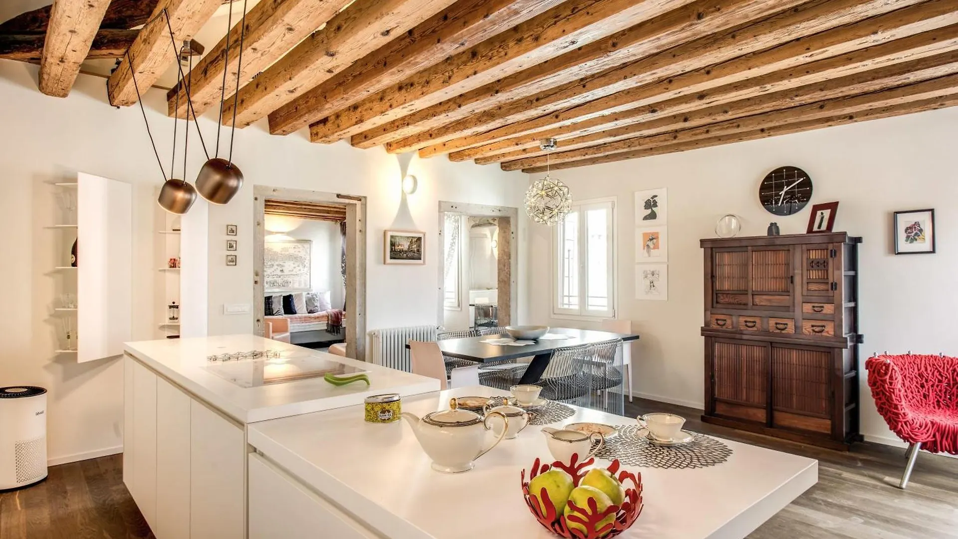 Stunning Venetian Apartment By Biennale Gardens