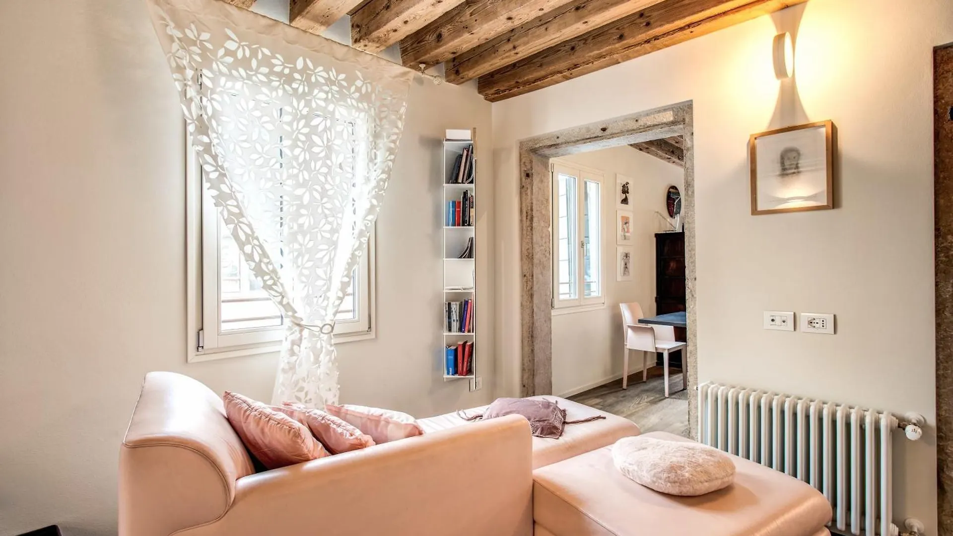 Stunning Venetian Apartment By Biennale Gardens  Velence
