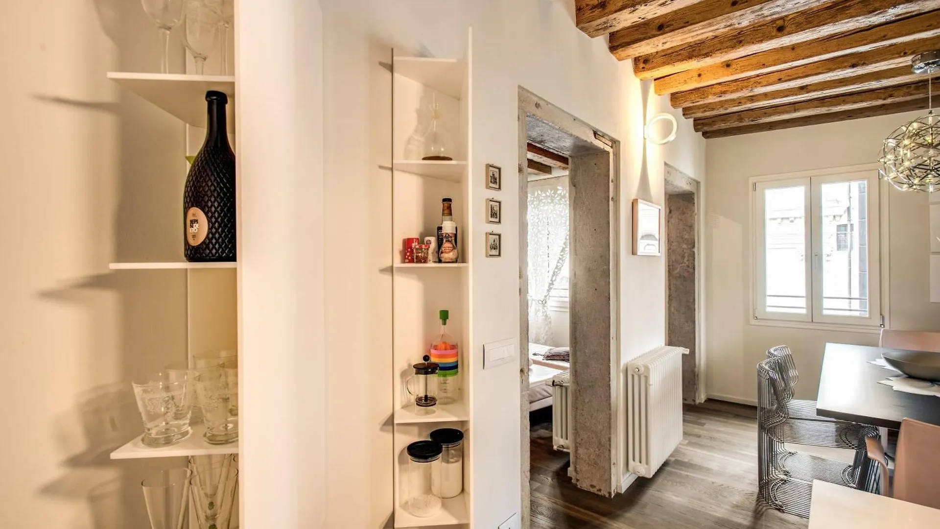 Stunning Venetian Apartment By Biennale Gardens