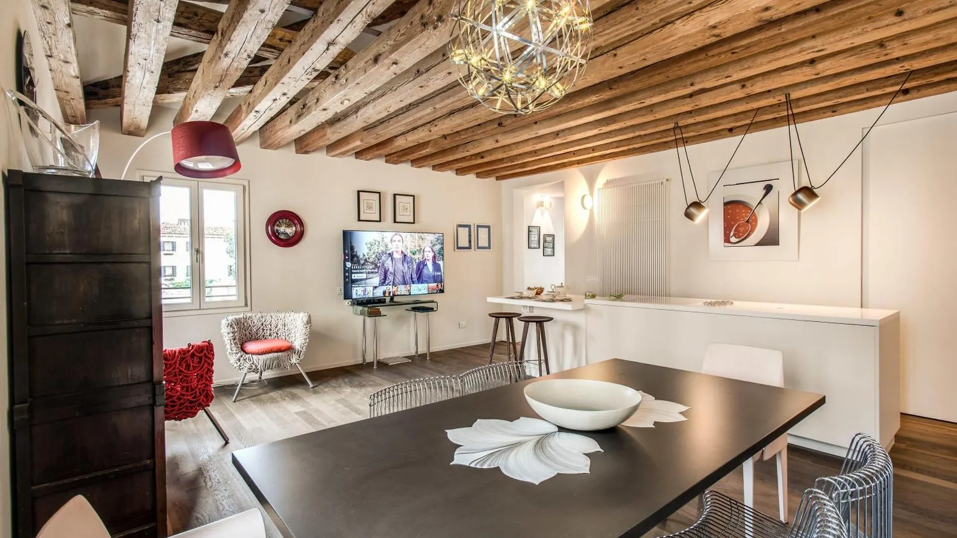 Stunning Venetian Apartment By Biennale Gardens