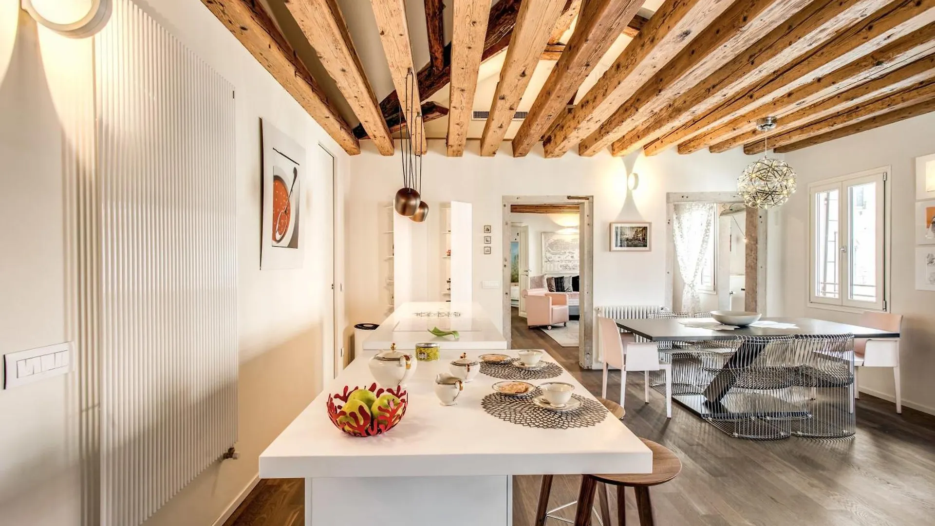 Stunning Venetian Apartment By Biennale Gardens  Velence