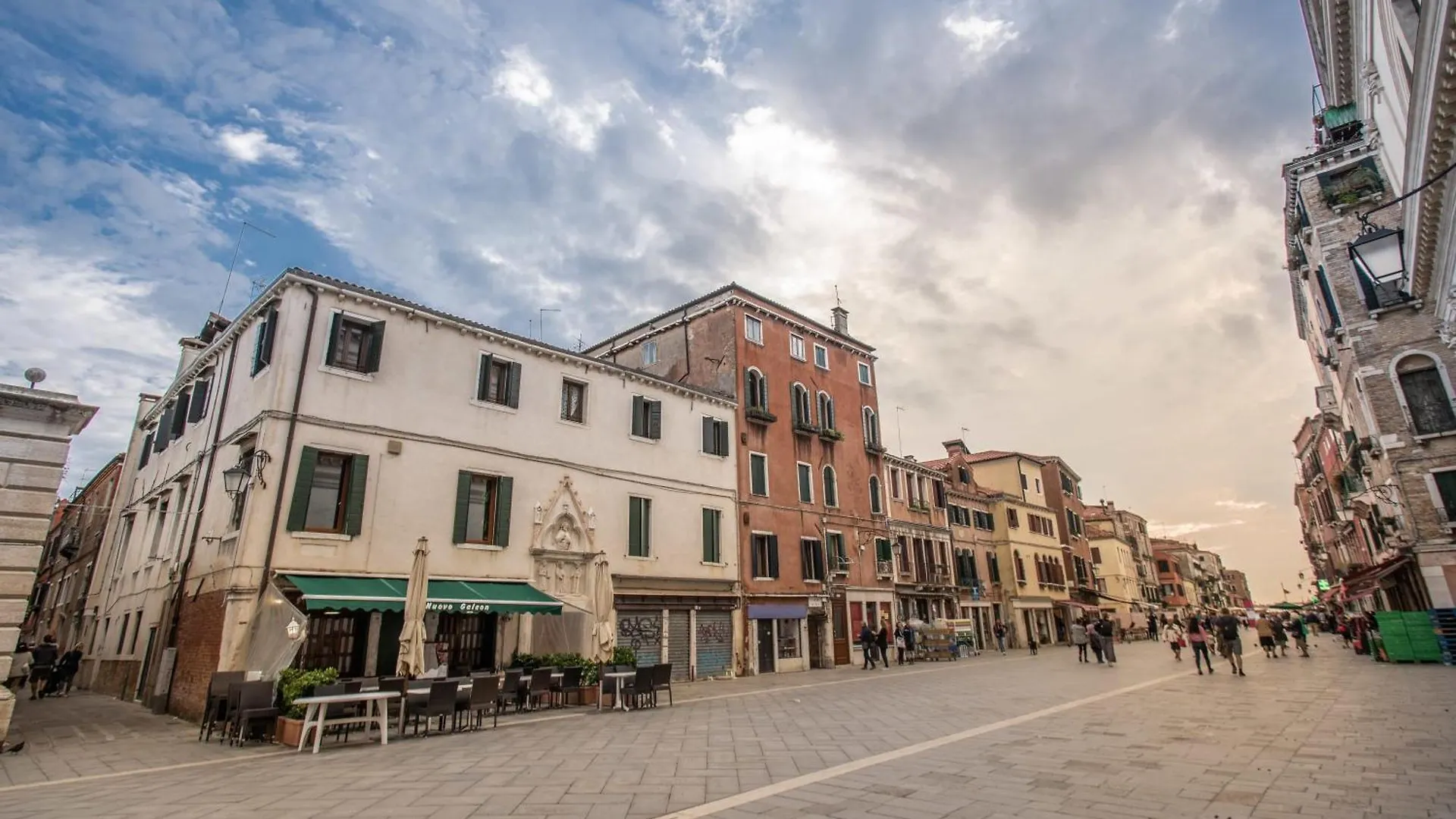 Stunning Venetian Apartment By Biennale Gardens 0*, Venice Italy