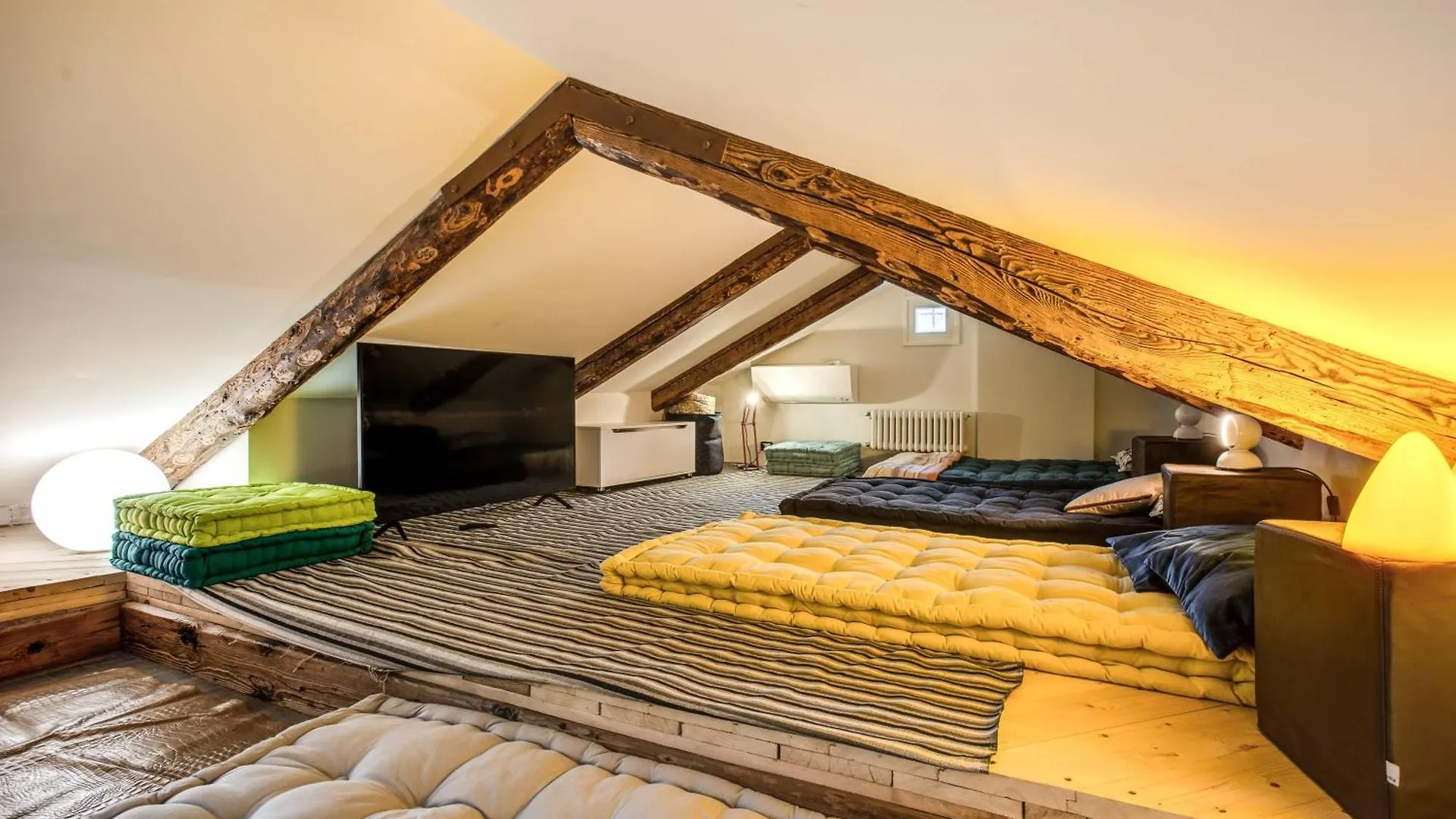 Stunning Venetian Apartment By Biennale Gardens Italy
