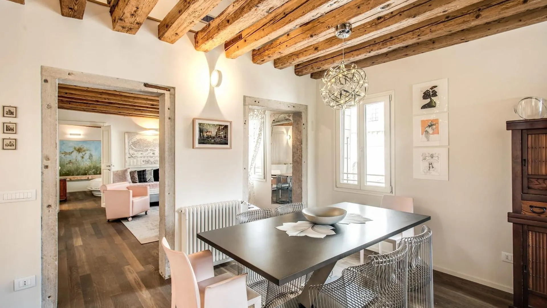 Stunning Venetian Apartment By Biennale Gardens Italy